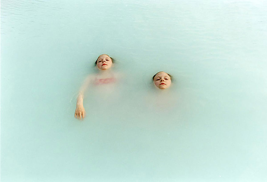 Erna Y Hrefna, Las Gemelas Islandesas En Unas Inquietantes Fotos De Ariko Inaoka