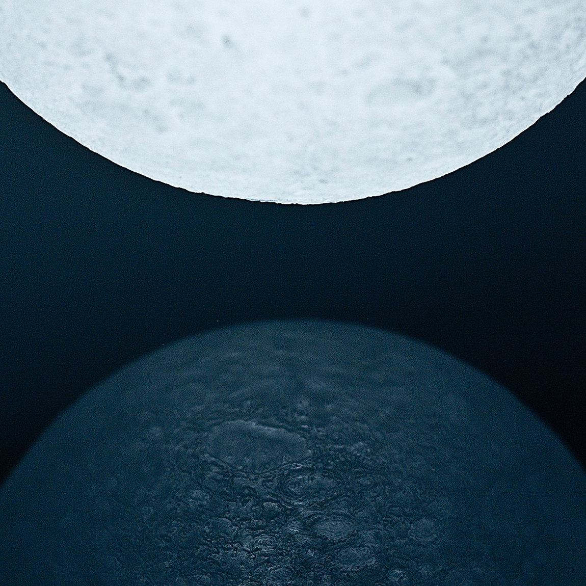 Lámpara LED Que Imita Rigurosamente La Superficie Lunar
