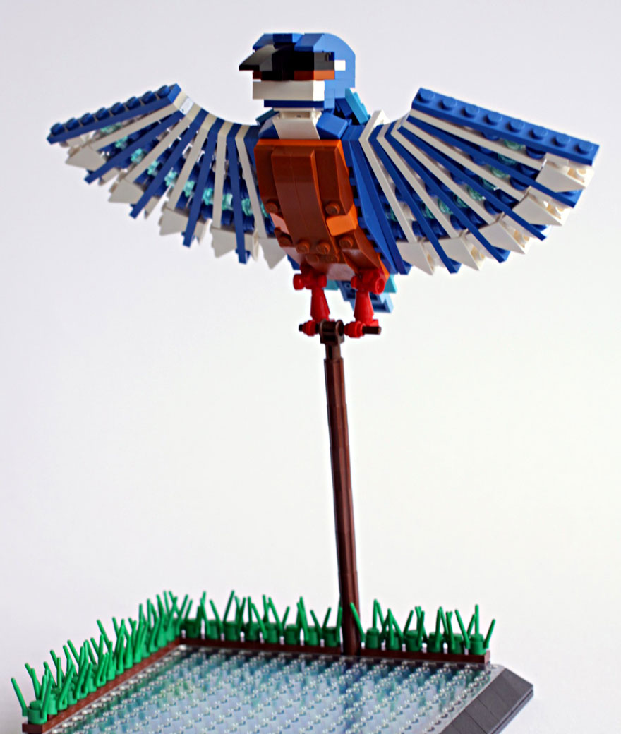 Réplicas De Pájaros De Lego Hechas Por Jardinero Pronto A La Venta | Bored