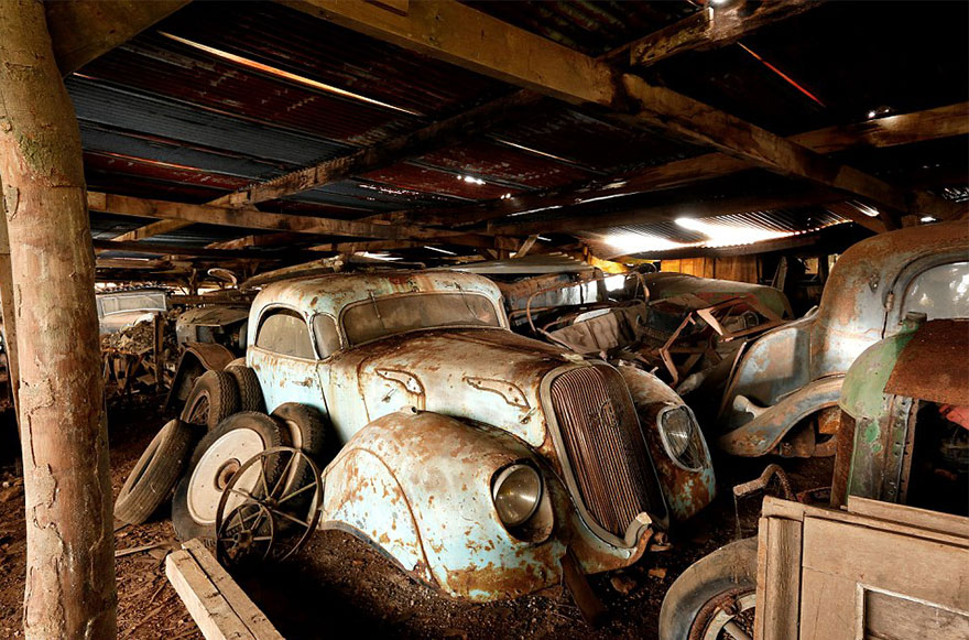 60 Automóviles Clásicos Encontrados Tras 50 Años Abandonados En Una Granja Francesa Valen Al Menos 12£ Millones