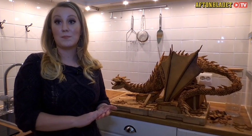 Smaug, el dragón de 'El Hobbit', hecho en pan de jengibre por una artista sueca