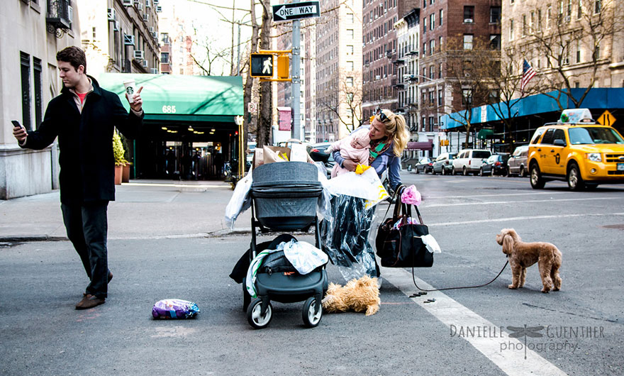 Esta fotógrafa muestra el auténtico caos que supone ser padres