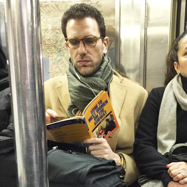 13 Personas con lecturas poco recomendables en público