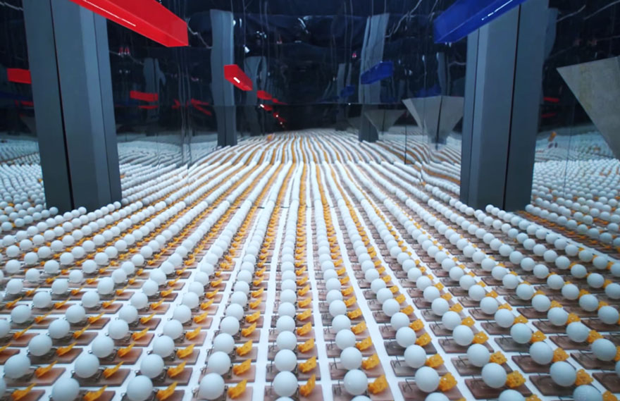 1650 Trampas para ratones activan una masiva reacción en cadena con bolas de ping pong