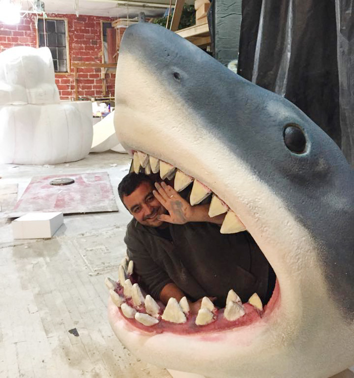 Este tío ha hecho una cuna basada en la película Tiburón para su sobrino de 2 meses