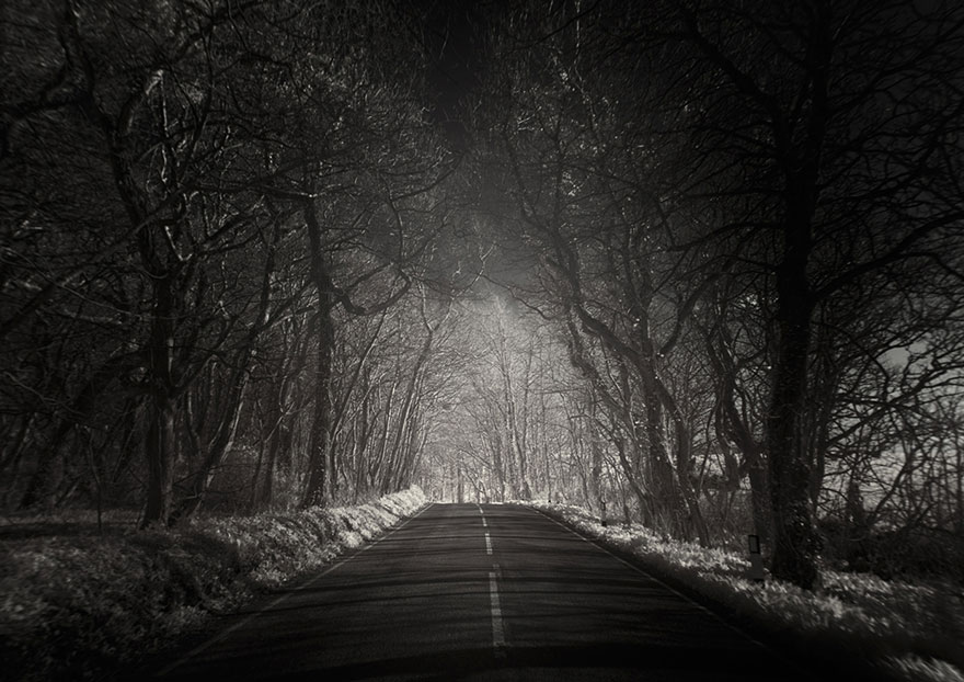 Este fotógrafo recopila las carreteras más oscuras y solitarias de todo el mundo