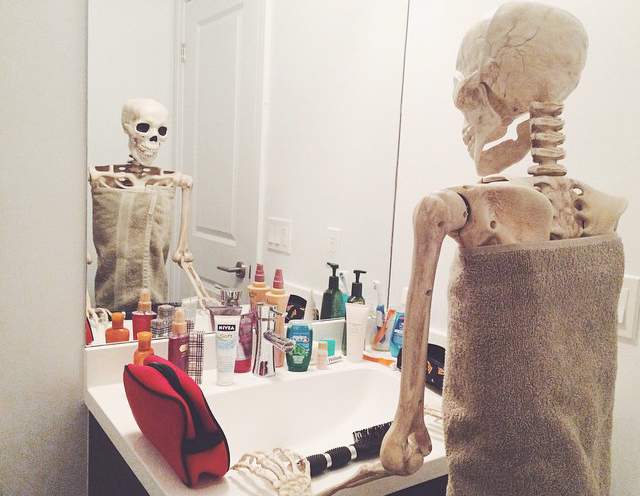 Este esqueleto se convierte en casi cualquier chica de Instagram
