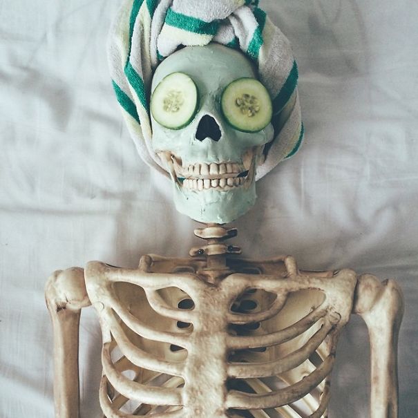 Este esqueleto se convierte en casi cualquier chica de Instagram