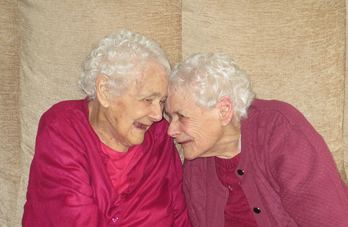 Las hermanas gemelas más ancianas del mundo han pasado 103 años cuidándose mutuamente