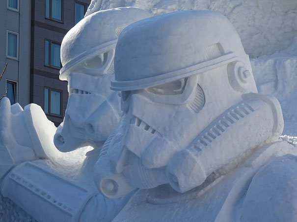 escultura-nieve-gigante-guerra-galaxias-sapporo (5)