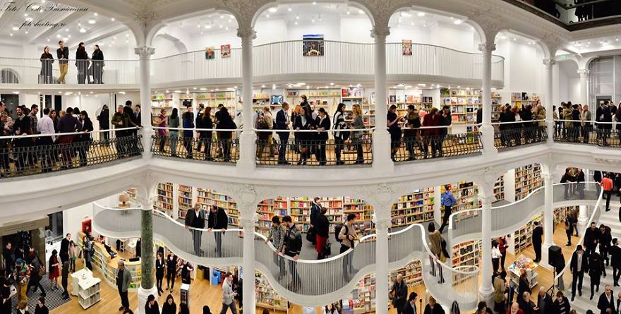 Una nueva librería de aspecto mágico abre sus puertas en Rumanía