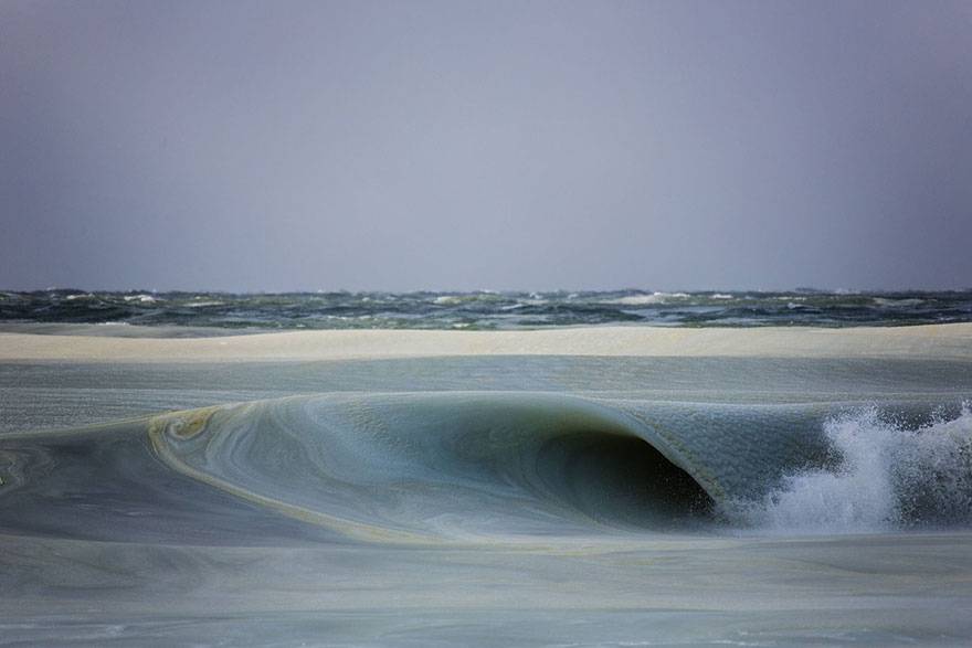 Olas de granizado baten la costa de Nantucket a causa del frío extremo