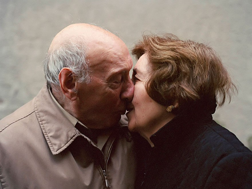 Enamorados durante más de 50 años: Esta fotógrafa retrata el amor de parejas ancianas
