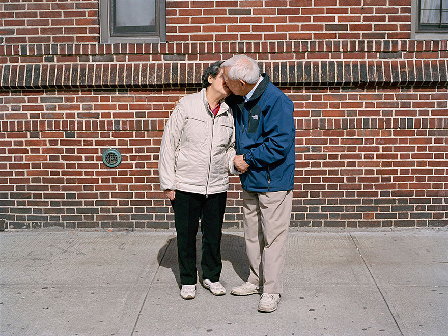 Enamorados durante más de 50 años: Esta fotógrafa retrata el amor de parejas ancianas