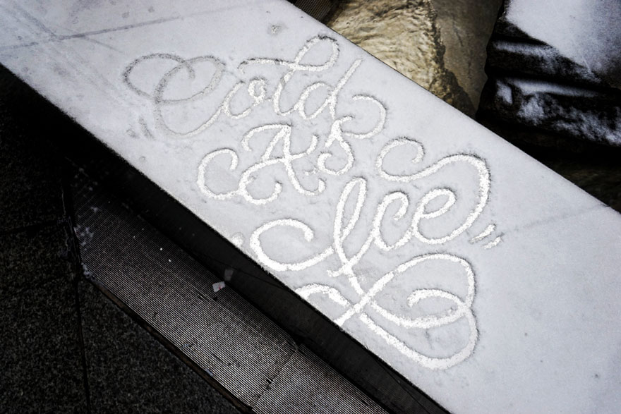 Un misterioso artista callejero deja bonitos mensajes tipográficos en los coches nevados de Nueva York