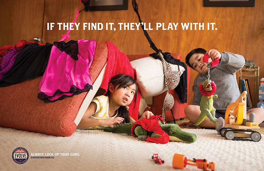 En esta divertida campaña publicitaria salen batallas con consoladores para promover la seguridad de armas