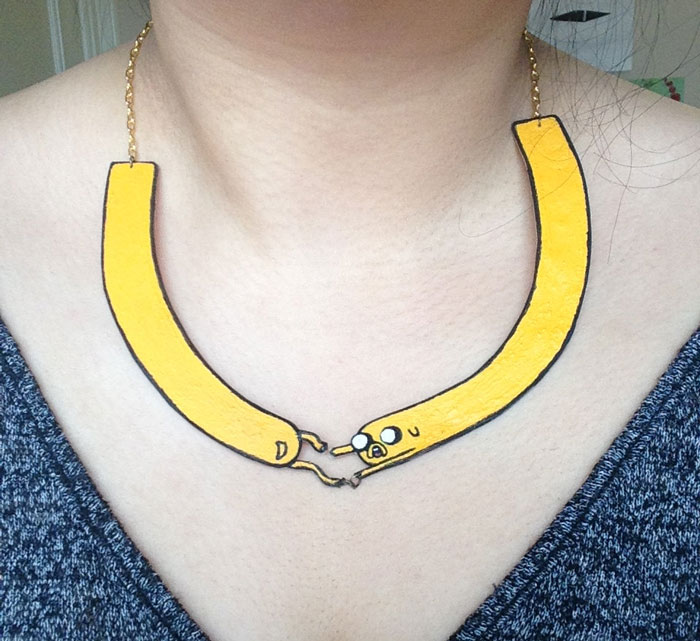 Estos collares de Hora de Aventuras envuelven tu cuello con estilo