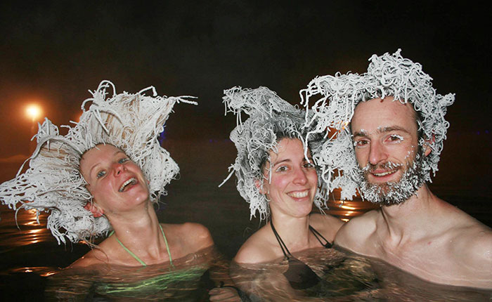 Estos canadienses se hacen divertidos peinados congelados gracias al frío y las fuentes termales