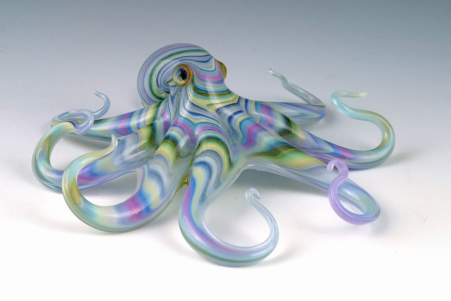 Estas criaturas de vidrio soplado cobran vida en las elegantes esculturas de Scott Bisson