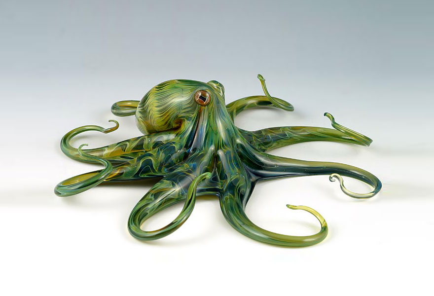 Estas criaturas de vidrio soplado cobran vida en las elegantes esculturas de Scott Bisson