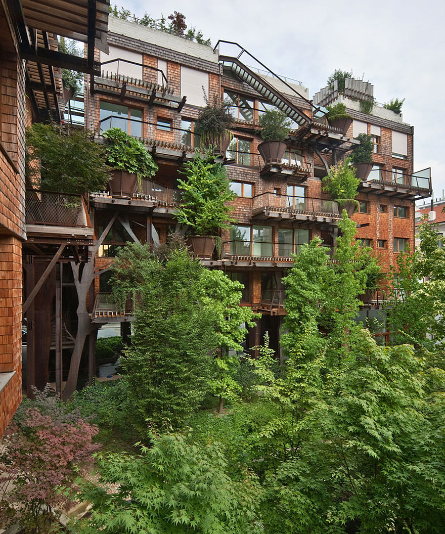 Este edificio urbano con 150 árboles protege a sus residentes del ruido y la polución