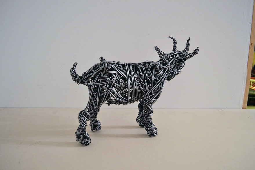 Estas asombrosas esculturas de alambre capturan el movimiento del cuerpo humano