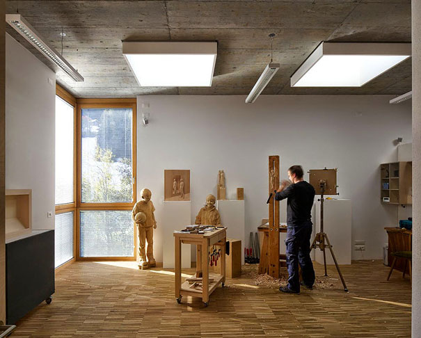 esculturas-madera-realistas-peter-demetz (13)