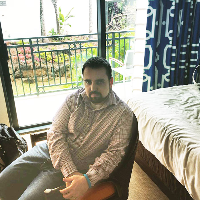 Este hombre se fue de viaje a Puerto Rico sin su esposa y no se divirtió nada