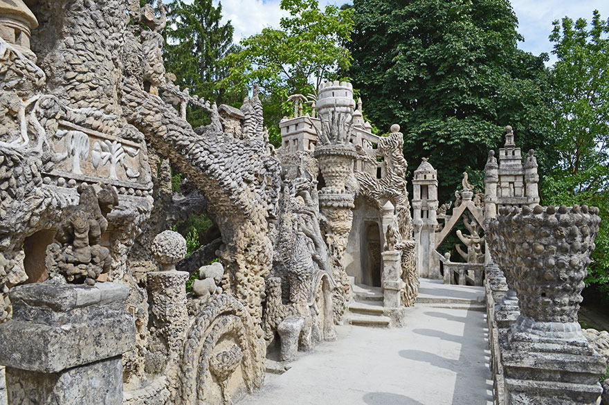 Un cartero francés pasó 33 años construyendo un palacio con piedras recogidas en su ruta de reparto
