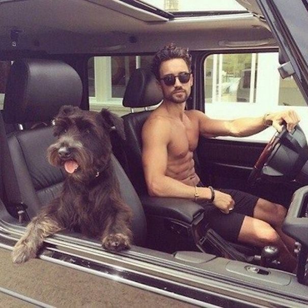 El instagram 'Tíos buenos con perros' pone en un mismo sitio 2 de tus cosas favoritas