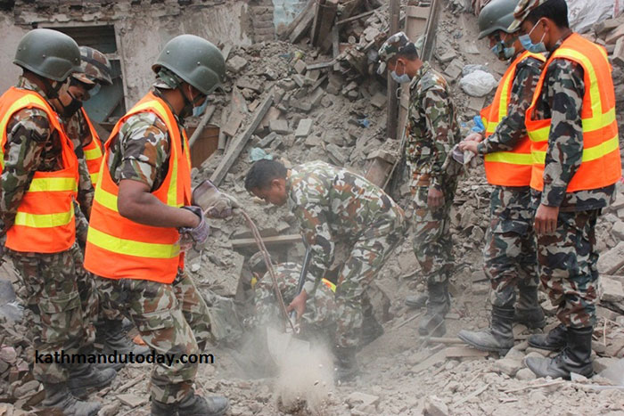 Un bebé de 4 meses atrapado por el terremoto de Nepal fue al fin rescatado con vida