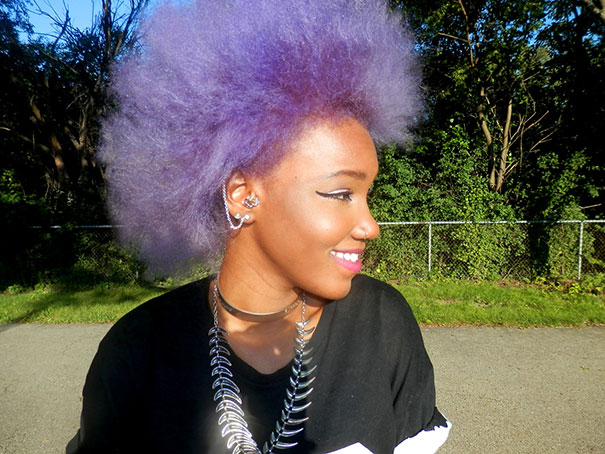 La nueva moda capilar entre las mujeres es teñirse el pelo en colores pastel y arco iris
