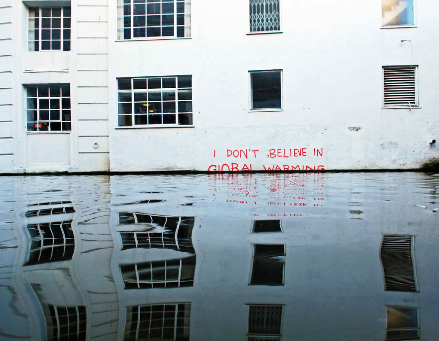 20 Elocuentes obras de arte urbano mostrando la desagradable verdad