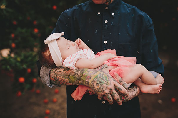 20 Bonitas estampas de bebés junto a sus padres tatuados