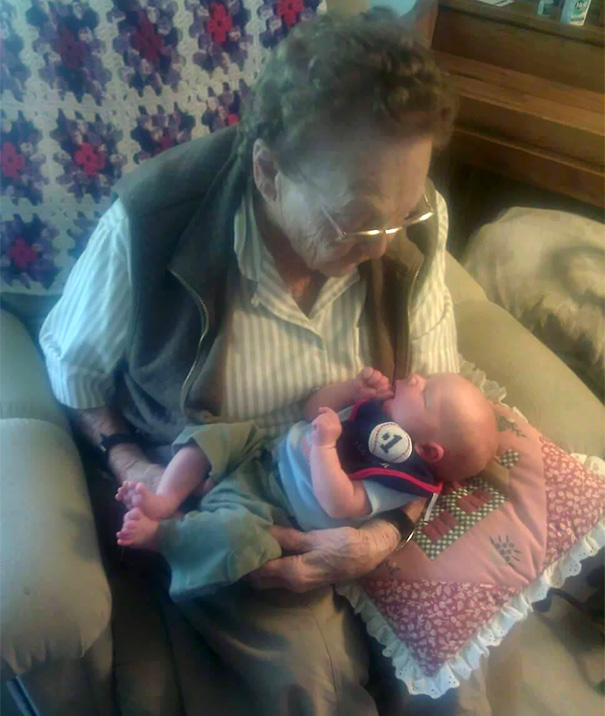 Esta anciana de 101 años conoció a su bisnieta recién nacida poco antes de morir