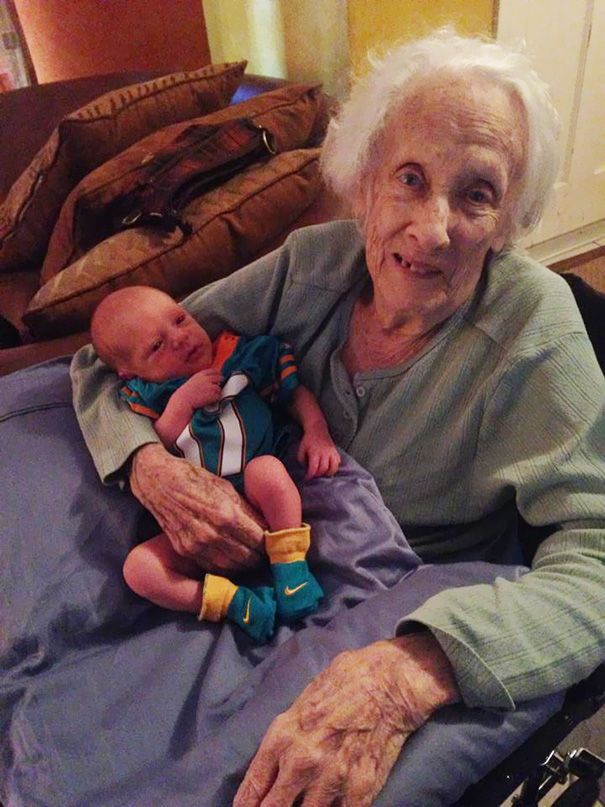Esta anciana de 101 años conoció a su bisnieta recién nacida poco antes de morir