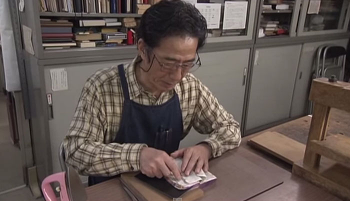 Este artesano japonés restaura libros viejos de forma asombrosa