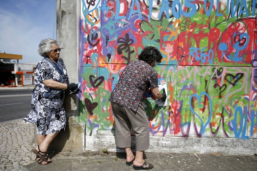 Estos ancianos artistas callejeros destruyen los estereotipos de la edad en Portugal