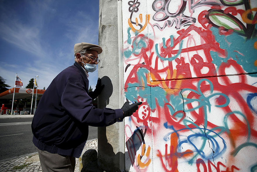 Estos ancianos artistas callejeros destruyen los estereotipos de la edad en Portugal