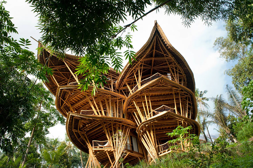 Esta mujer de éxito dejó su trabajo para construir casas de bambú ecológicamente sostenibles en Bali