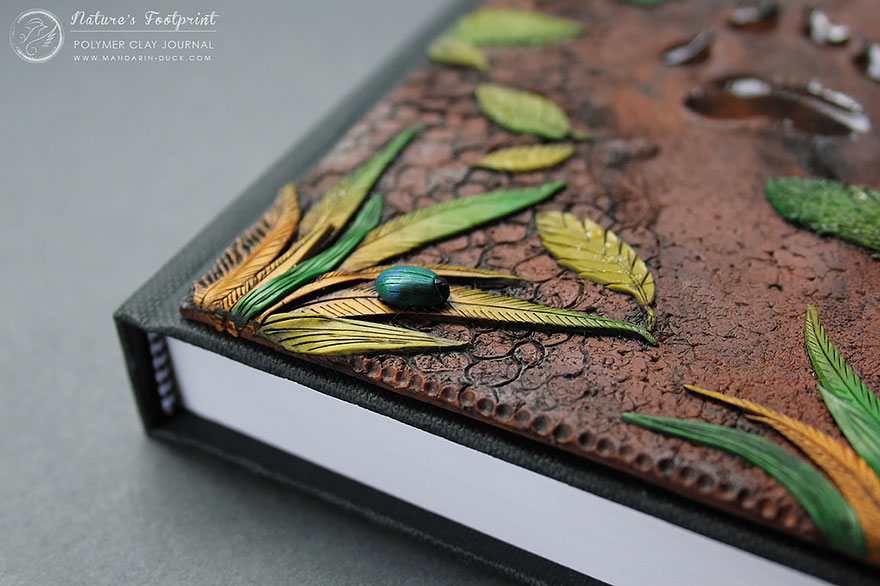 Esta artista letona crea a mano mágicas cubiertas de libros con arcilla polímera