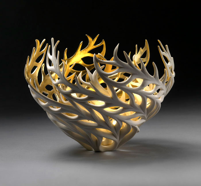 Estas porcelanas inspiradas en la naturaleza tienen fuego dorado en su interior