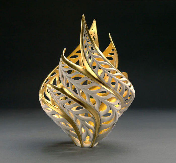 Estas porcelanas inspiradas en la naturaleza tienen fuego dorado en su interior