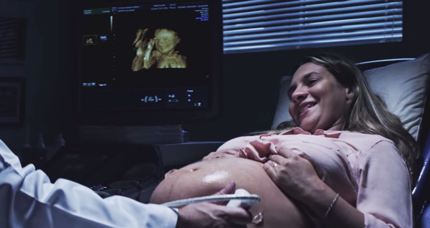 Esta embarazada ciega "ve" a su futuro hijo por 1ª vez gracias a la impresión 3D