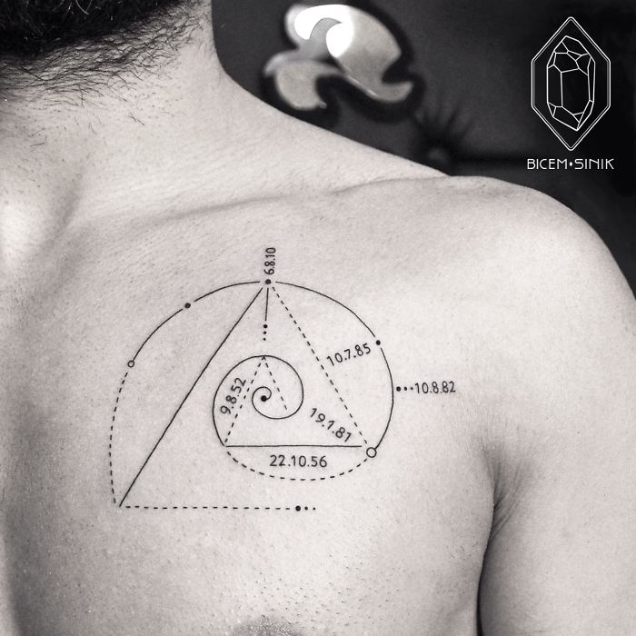 Esta tatuadora turca demuestra que menos es más con tatuajes geométricos de líneas y puntos