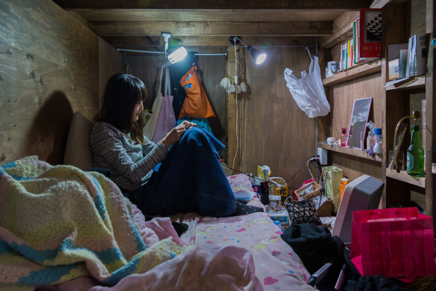 Asombrosas fotos de gente viviendo en habitaciones increíblemente pequeñas en Japón