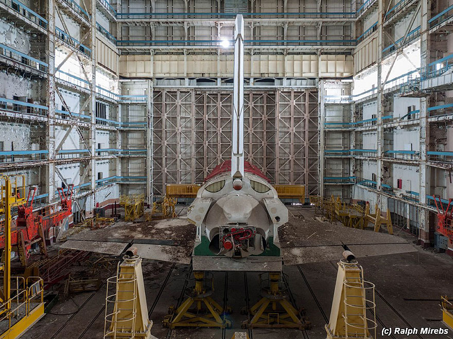 Este explorador urbano encontró los tristes restos de las lanzaderas del programa espacial soviético