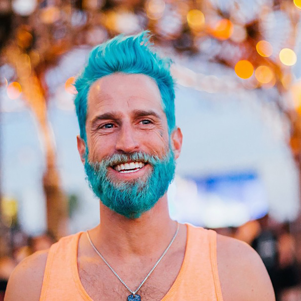 Moda Merman: Hombres tiñéndose el pelo en colores realmente vívidos