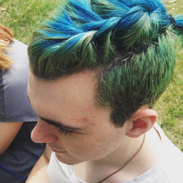 Moda Merman: Hombres tiñéndose el pelo en colores realmente vívidos