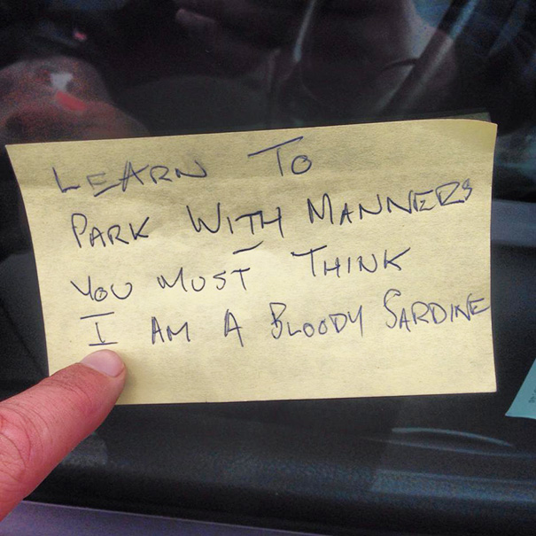 16 Notas en el parabrisas diciendo a los malos conductores cosas que necesitan saber